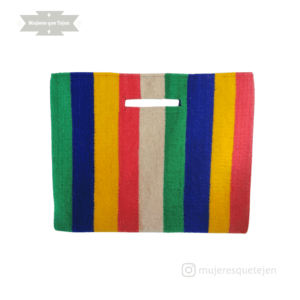 Elaborada en Teotitlán del Valle, esta divina bolsa para laptop de lana es la perfecta combinación entre modernidad y tradición. 